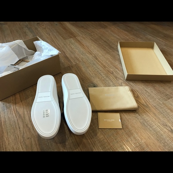 Michael Kors Val Sneakers - Picture 2 of 4